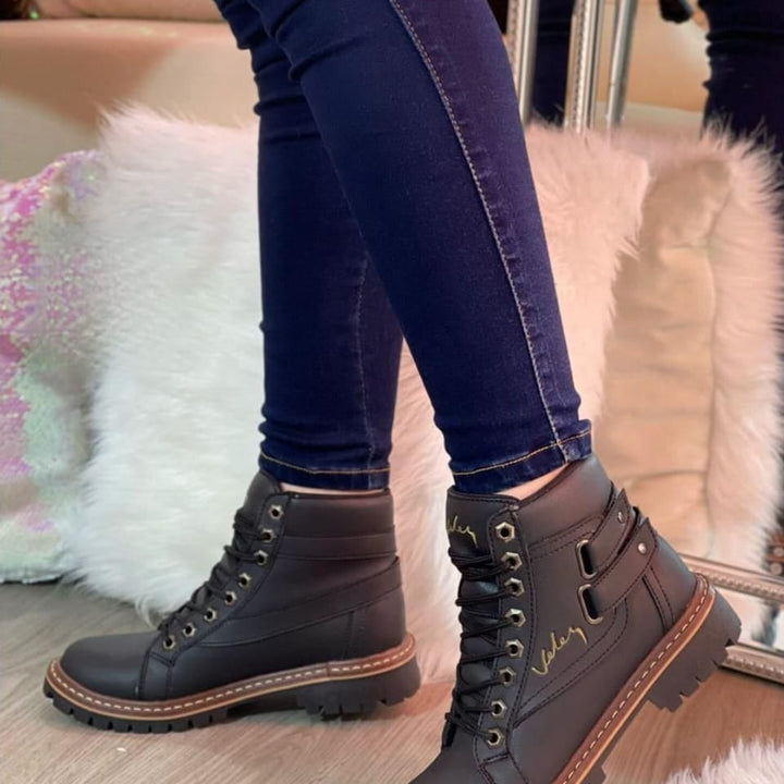 Combo Exclusivo Vélez: Elegancia y Estilo en un Solo Paquete con Bolsa y Botas