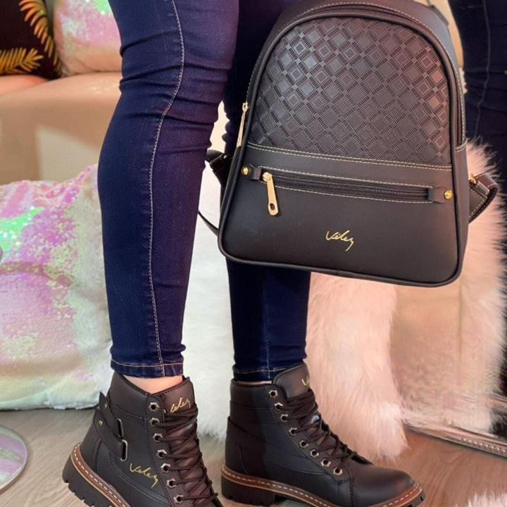 Combo Exclusivo Vélez: Elegancia y Estilo en un Solo Paquete con Bolsa y Botas