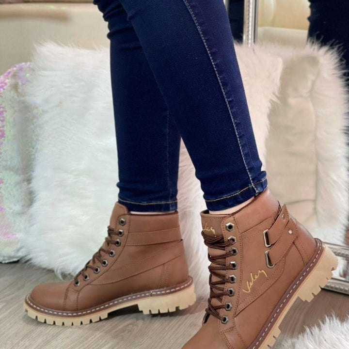 Combo Exclusivo Vélez: Elegancia y Estilo en un Solo Paquete con Bolsa y Botas